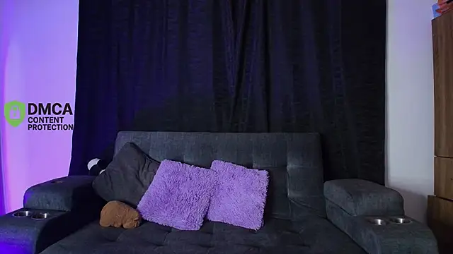 yungelitamor  online show from 04-13-26, 05:24