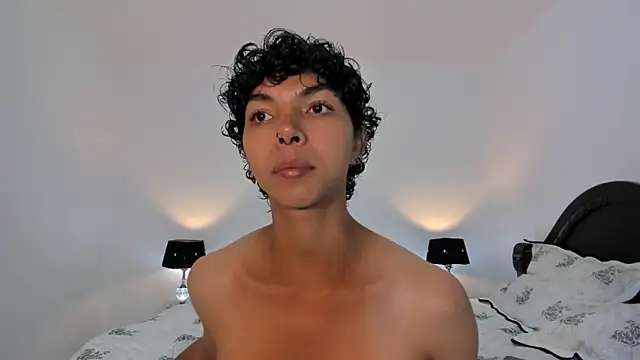 xhenisa  online show from 01-14-25, 09:41