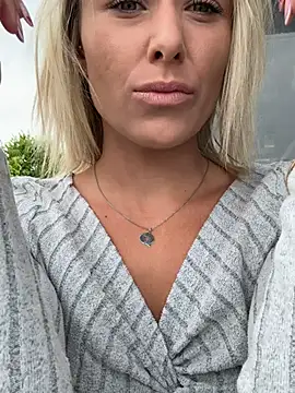 petrouchkaaa  online show from 04-19-26, 07:40