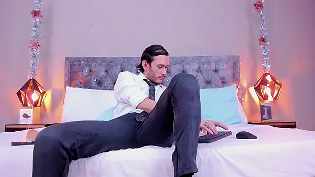 jeanpiere  online show from 12-19-24, 04:02