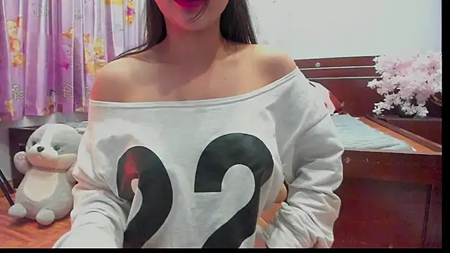 Snapshot of Mimini- chatting on 02-07-25, 11:01 Mimini- online show from 02-07-25, 11:01