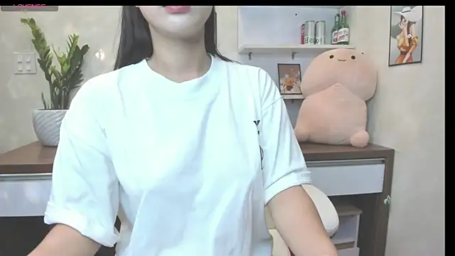 Snapshot of Mimini- chatting on 10-01-25, 04:18 Mimini- online show from 10-01-25, 04:18