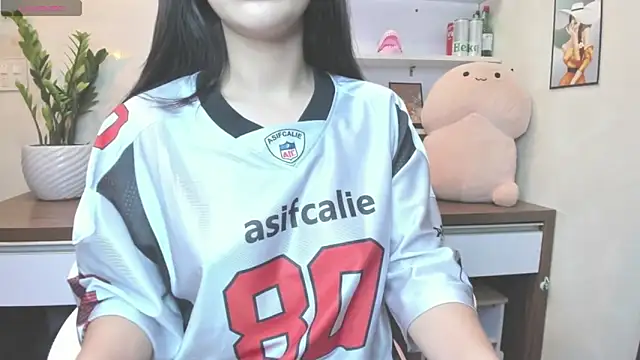 Snapshot of Mimini- chatting on 10-11-25, 05:17 Mimini- online show from 10-11-25, 05:17