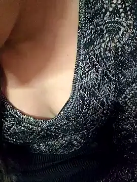 Snapshot of Roshni_98 chatting on 11-07-25, 04:34 Roshni 98 online show from 11-07-25, 04:34