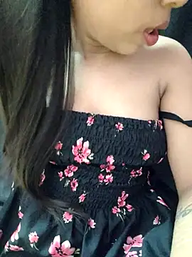 Snapshot of Roshni_98 chatting on 11-19-25, 07:41 Roshni 98 online show from 11-19-25, 07:41