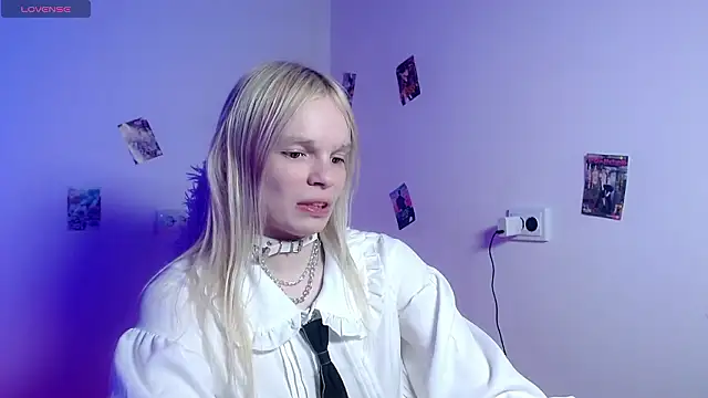 Snapshot of Emily_Nyaffee chatting on 03-12-26, 08:31 Emily Nyaffee online show from 03-12-26, 08:31
