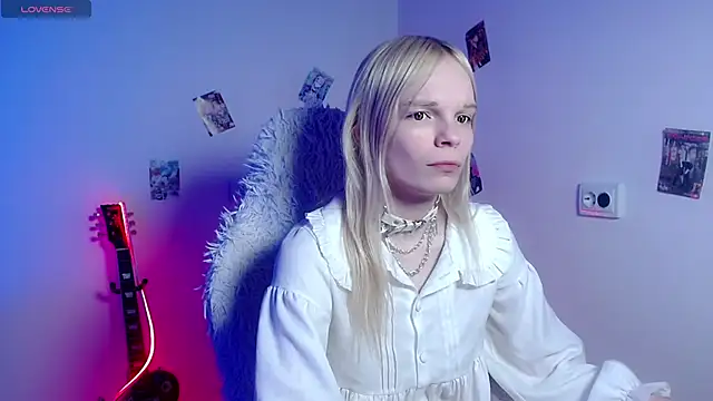 Snapshot of Emily_Nyaffee chatting on 03-20-26, 04:28 Emily Nyaffee online show from 03-20-26, 04:28