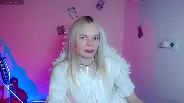 Snapshot of Emily_Nyaffee chatting on 03-30-26, 09:16 Emily Nyaffee online show from 03-30-26, 09:16