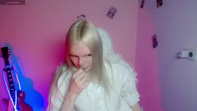 Snapshot of Emily_Nyaffee chatting on 04-04-26, 04:26 Emily Nyaffee online show from 04-04-26, 04:26