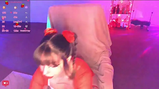 Snapshot of PetiteAngel666 chatting on 12-18-25, 09:26 PetiteAngel666 online show from 12-18-25, 09:26