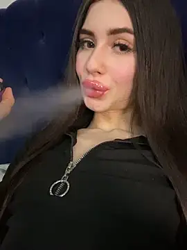 Snapshot of SofiaLaLight chatting on 03-21-25, 03:33 SofiaLaLight online show from 03-21-25, 03:33