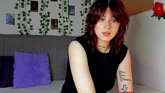 Snapshot of miss_Lizzy chatting on 11-04-25, 01:16 miss Lizzy online show from 11-04-25, 01:16