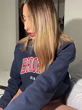 Ameellie online show from 03-13-25, 06:23