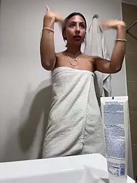 Ameellie online show from 11-20-25, 04:07