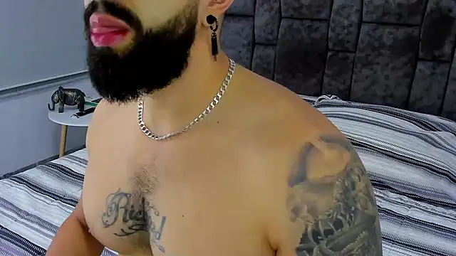 Snapshot of Zack_Froone chatting on 01-20-25, 01:53 Zack Froone online show from 01-20-25, 01:53