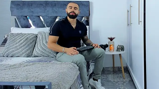 Snapshot of Zack_Froone chatting on 11-24-25, 03:01 Zack Froone online show from 11-24-25, 03:01