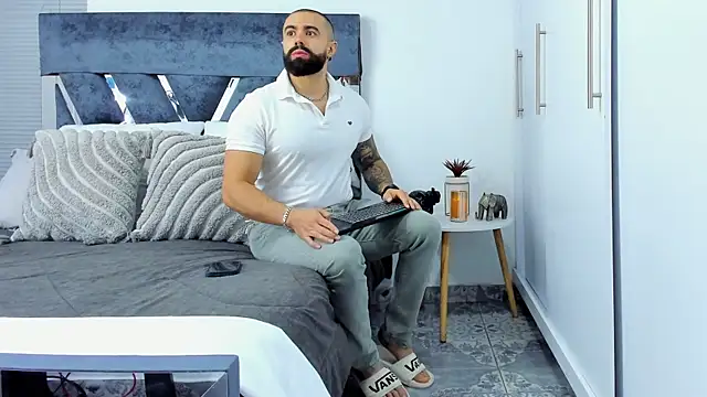 Snapshot of Zack_Froone chatting on 12-01-25, 12:32 Zack Froone online show from 12-01-25, 12:32