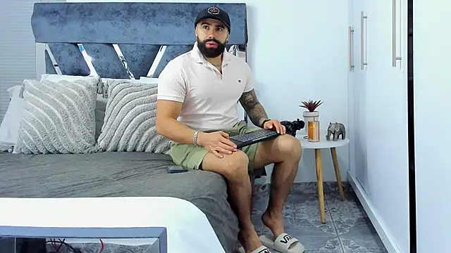 Snapshot of Zack_Froone chatting on 12-04-25, 02:48 Zack Froone online show from 12-04-25, 02:48