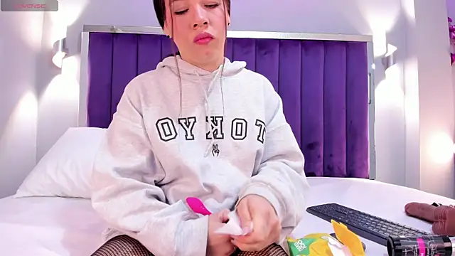 SaraRiley online show from 09-11-25, 10:54