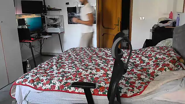 Snapshot of Alexox02 chatting on 10-15-25, 03:23 Alexox02 online show from 10-15-25, 03:23