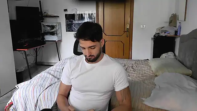 Snapshot of Alexox02 chatting on 11-19-25, 10:04 Alexox02 online show from 11-19-25, 10:04