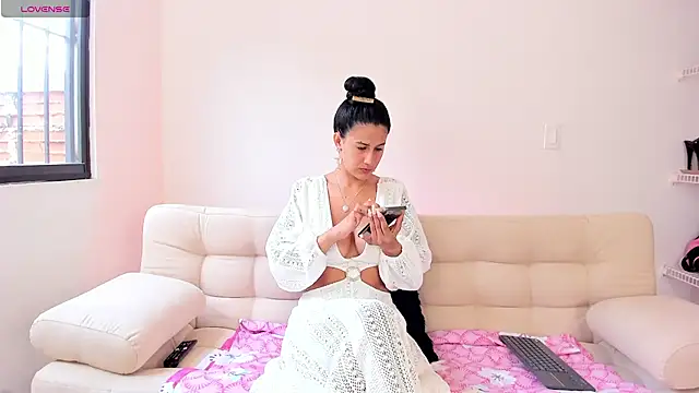 Alaia Ferrer  online show from 03-02-25, 06:30