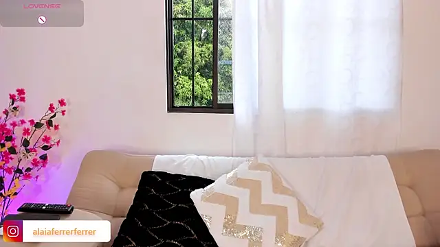 Alaia Ferrer  online show from 10-11-25, 08:29