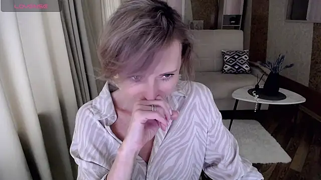 Snapshot of HornyMilf_777 chatting on 01-20-25, 11:13 HornyMilf 777 online show from 01-20-25, 11:13