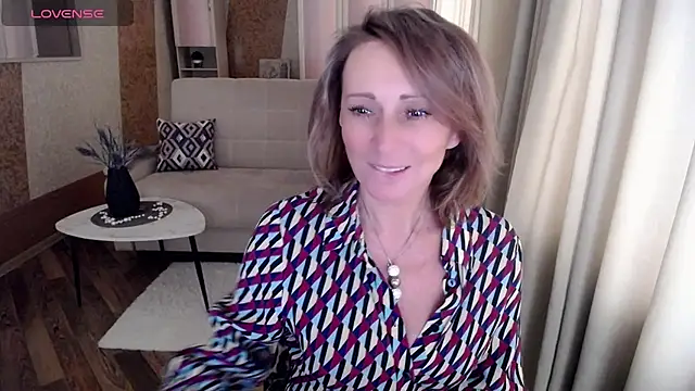 Snapshot of HornyMilf_777 chatting on 01-27-25, 08:07 HornyMilf 777 online show from 01-27-25, 08:07