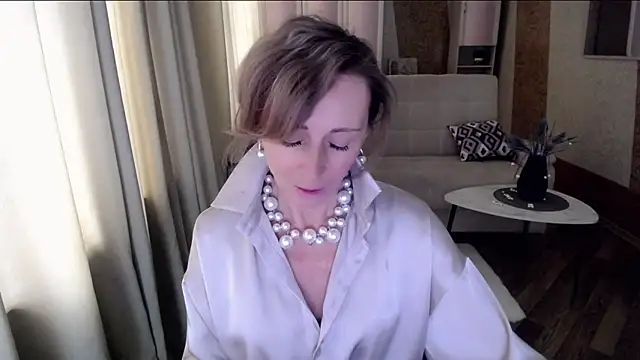 Snapshot of HornyMilf_777 chatting on 02-26-25, 08:37 HornyMilf 777 online show from 02-26-25, 08:37