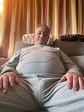 Snapshot of Russirayu chatting on 03-20-25, 05:36 Russirayu online show from 03-20-25, 05:36