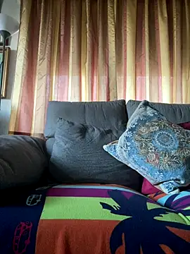 Snapshot of Russirayu chatting on 10-13-25, 06:46 Russirayu online show from 10-13-25, 06:46