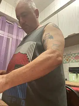 Snapshot of Russirayu chatting on 10-14-25, 06:20 Russirayu online show from 10-14-25, 06:20