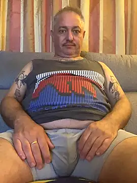 Snapshot of Russirayu chatting on 10-19-25, 10:21 Russirayu online show from 10-19-25, 10:21