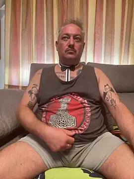 Snapshot of Russirayu chatting on 10-27-25, 04:00 Russirayu online show from 10-27-25, 04:00