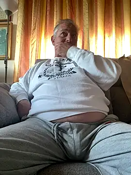 Snapshot of Russirayu chatting on 12-01-25, 04:12 Russirayu online show from 12-01-25, 04:12