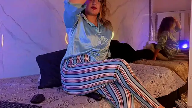 CandyQueenGold online show from 04-13-26, 06:57