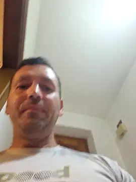 Snapshot of florin421 chatting on 04-28-26, 09:25 florin421 online show from 04-28-26, 09:25