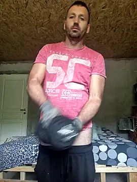 Snapshot of florin421 chatting on 05-20-26, 02:01 florin421 online show from 05-20-26, 02:01