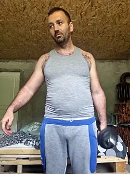 Snapshot of florin421 chatting on 05-22-26, 01:50 florin421 online show from 05-22-26, 01:50