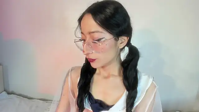 Snapshot of Cloe_Leee chatting on 03-07-25, 10:21 Cloe Leee online show from 03-07-25, 10:21