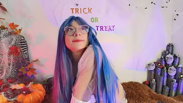 Snapshot of Cloe_Leee chatting on 10-19-25, 05:19 Cloe Leee online show from 10-19-25, 05:19