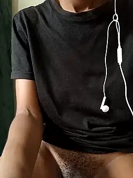Snapshot of chalie_roy chatting on 12-21-24, 11:22 chalie roy online show from 12-21-24, 11:22