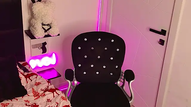 Snapshot of MissAmeliaa chatting on 12-13-25, 07:53 MissAmeliaa online show from 12-13-25, 07:53