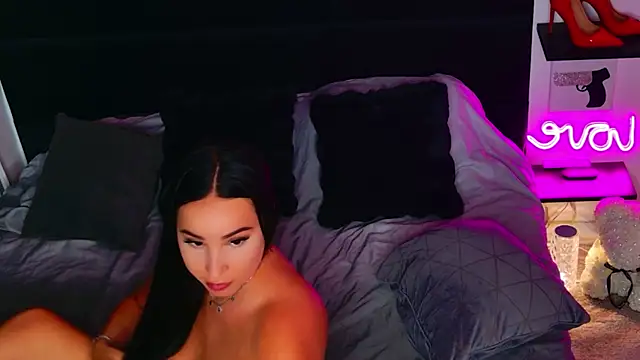 MissAmeliaa online show from 06-17-26, 10:17