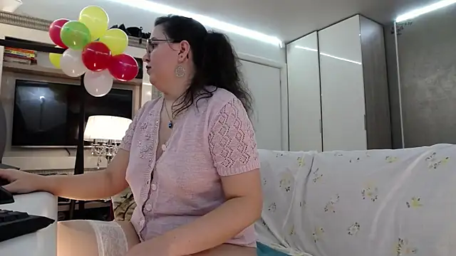 ILoveToFeelU online show from 12-22-25, 05:54