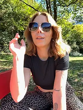 Mia Railey online show from 10-28-25, 10:30