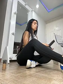 Snapshot of Lexa_queen chatting on 10-22-25, 01:28 Lexa queen online show from 10-22-25, 01:28