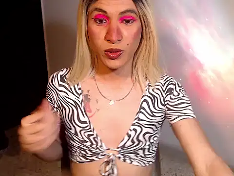 Snapshot of HugeDanex chatting on 11-18-25, 03:34 HugeDanex online show from 11-18-25, 03:34