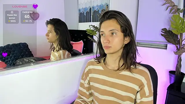 Snapshot of Feniix__ chatting on 01-18-25, 03:20 Feniix online show from 01-18-25, 03:20